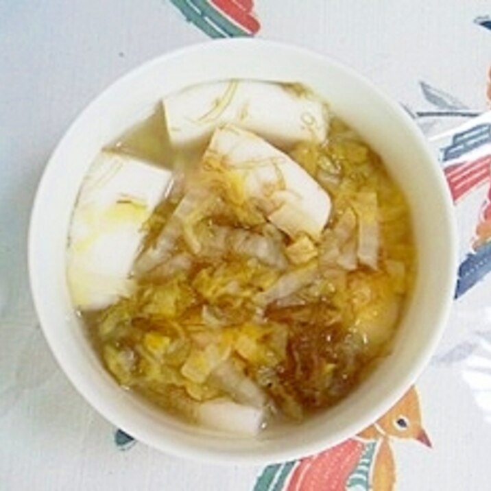 きざみめかぶも入れて、はんぺんと白菜のスープ